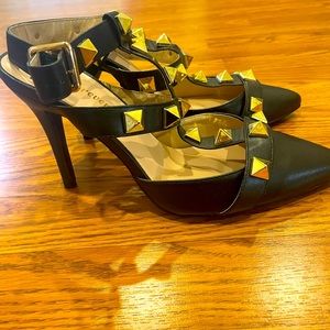 Size 10 women’s heel shoe